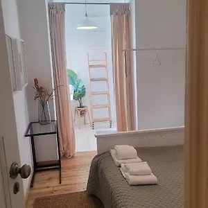 Guest house Tiny With Private Bathroom - Bairro Alto